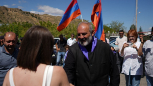 Սյունիք այցելելու ճանապարհին Բագրատ Սրբազանը Սուրբ Տրդատ Եկեղեցում հանդիպել է քաղաքացիների հետ